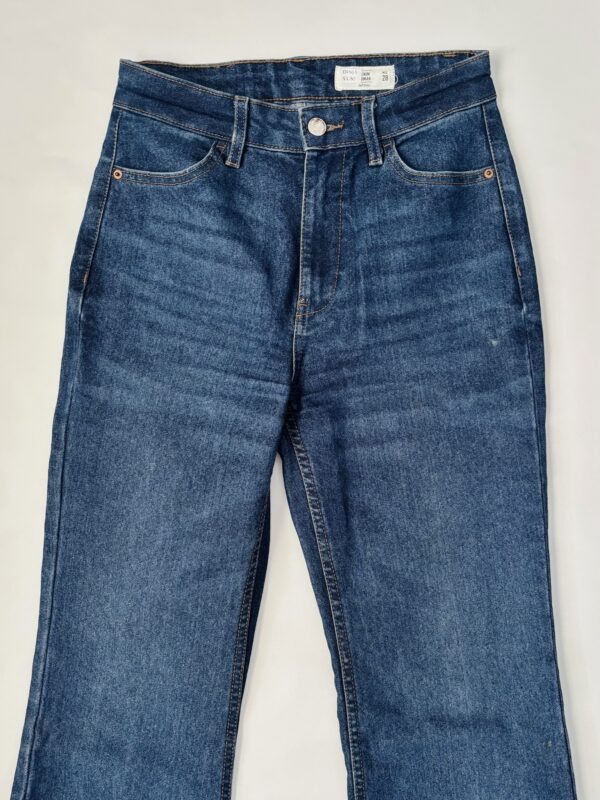 Jeans oscuros flare Talla 28 - Image 3