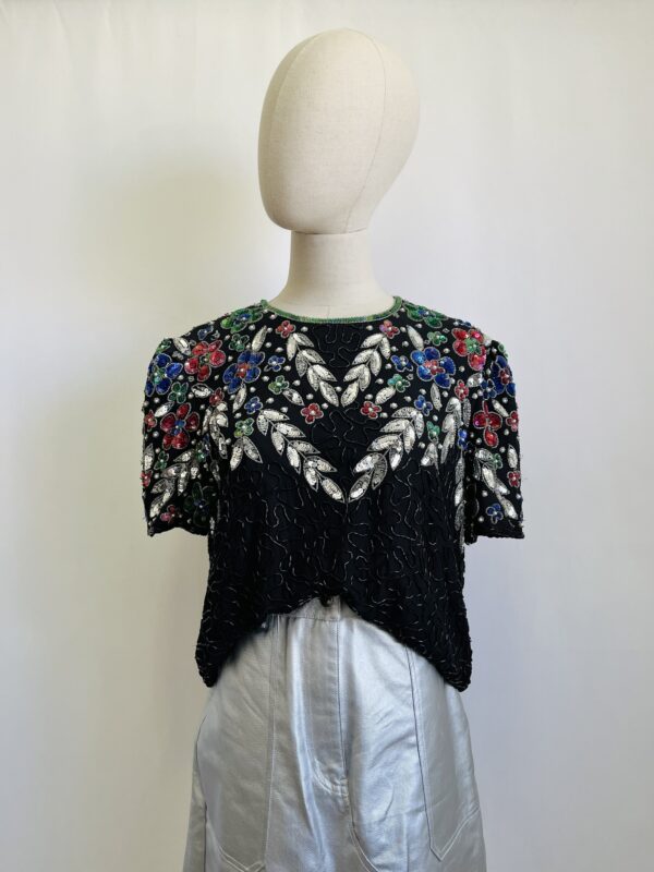 Blusa negra con pedrería, Talla M