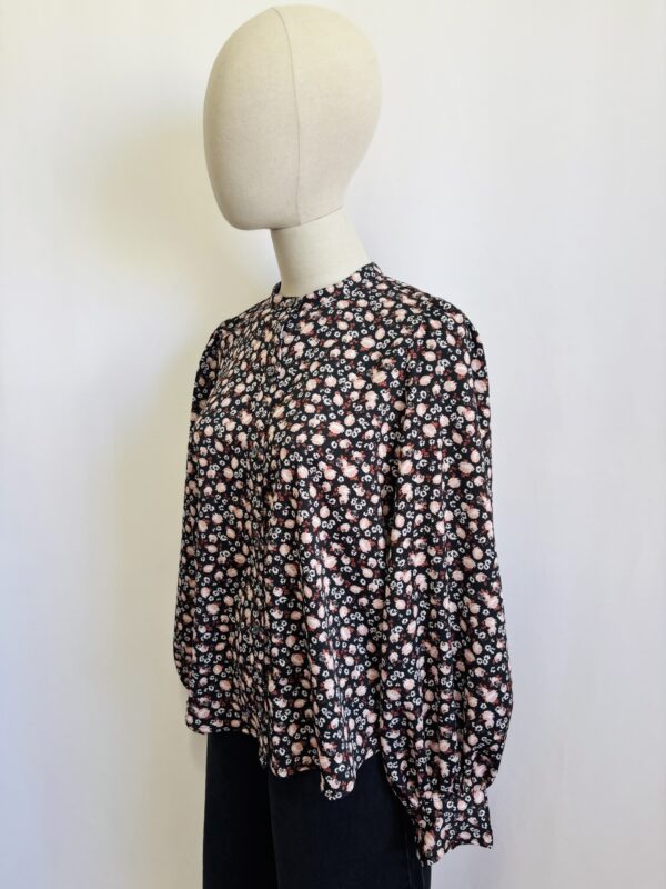 Blusa flores Talla M - Image 2