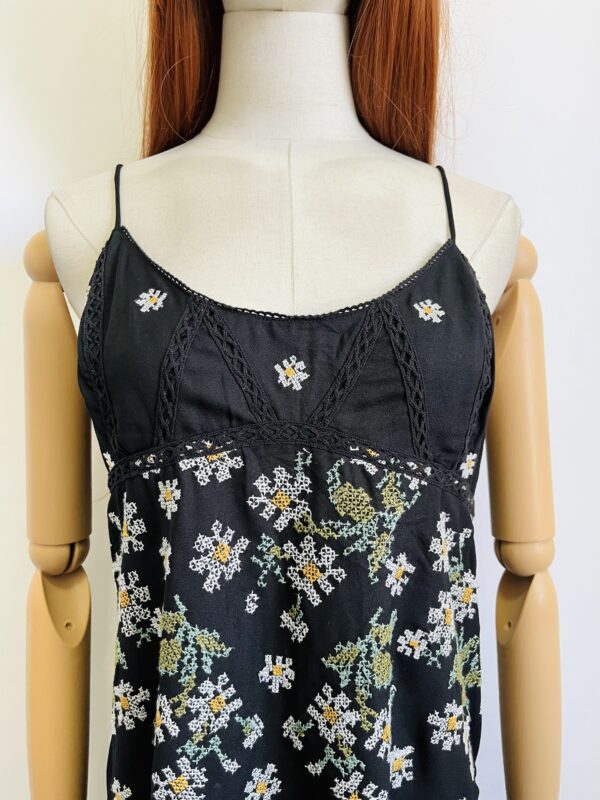 Vestido con flores bordadas, Talla M - Image 2