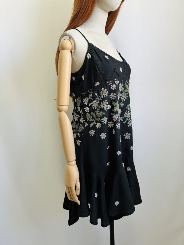 Vestido con flores bordadas, Talla M - Image 3