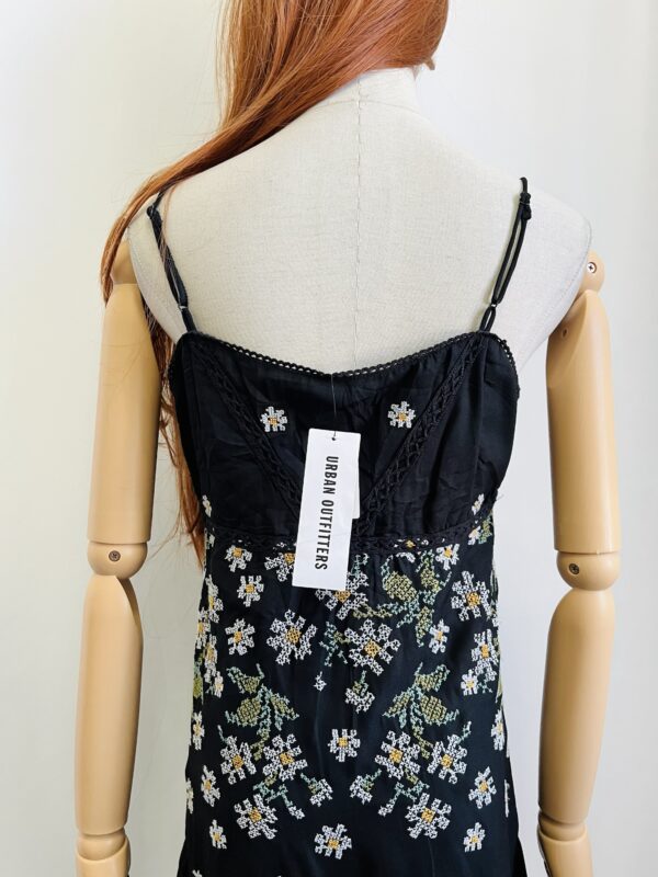 Vestido con flores bordadas, Talla M - Image 4