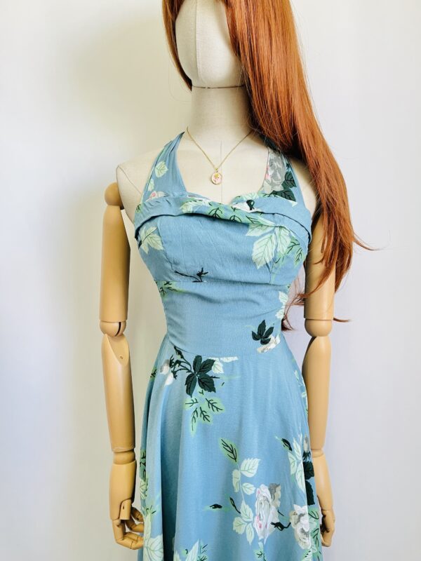 Vestido azul con flores blancas, Talla XS - Image 2
