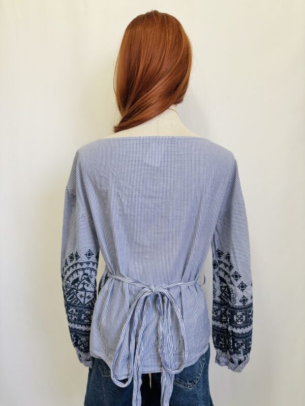 Blusa envolvente mangas bordadas, Talla S - Image 3