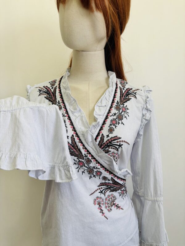 Blusa bordada envolvente, Talla S - Image 3