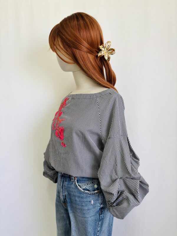 Blusa de puños ampones con bordado, Talla M - Image 2