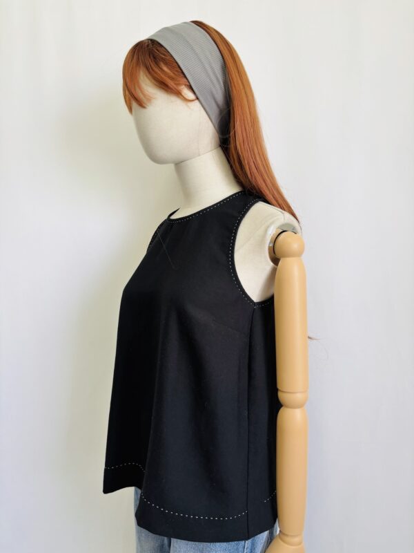 Blusa sin mangas negra, Talla L - Image 2