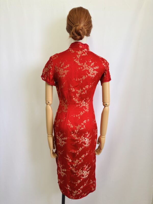 Vestido qipao rojo satinado, Talla S-M - Image 3