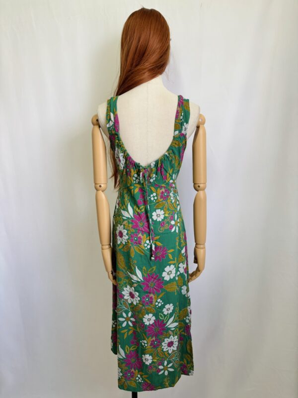 Vestido verde con abertura, Talla M - Image 3
