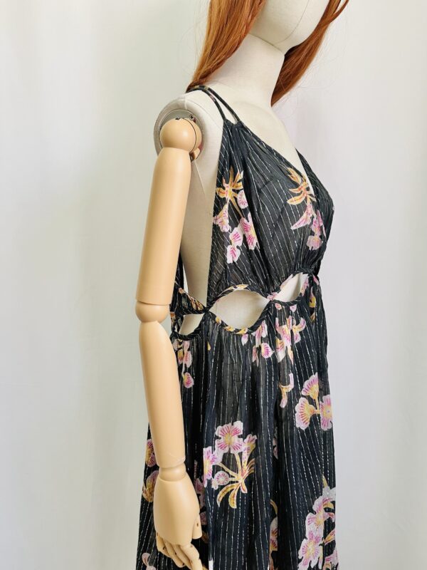 Vestido negro con flores Talla L - Image 3