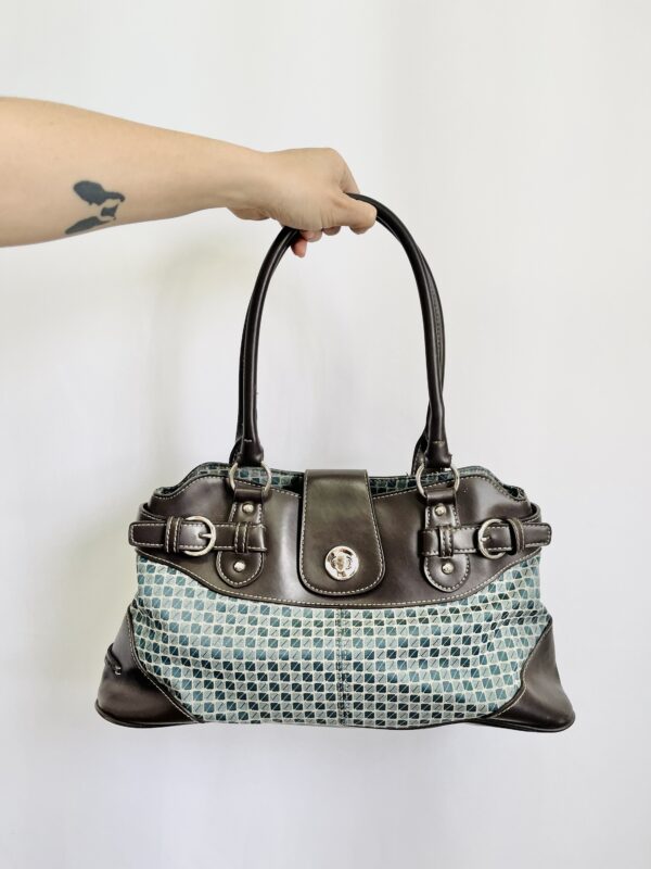 Bolso baguette café con azul
