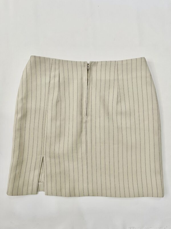 Falda corta beige con rayas, Talla M - Image 3
