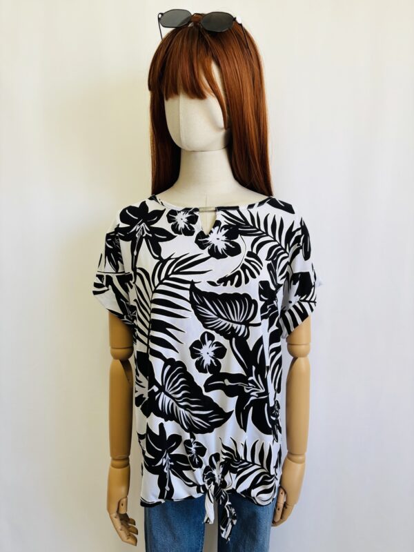 Blusa blanca con flores, Talla M