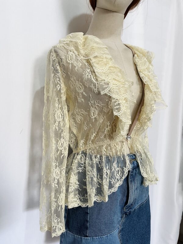 Blusa blanca de encaje, Talla S-M - Image 2