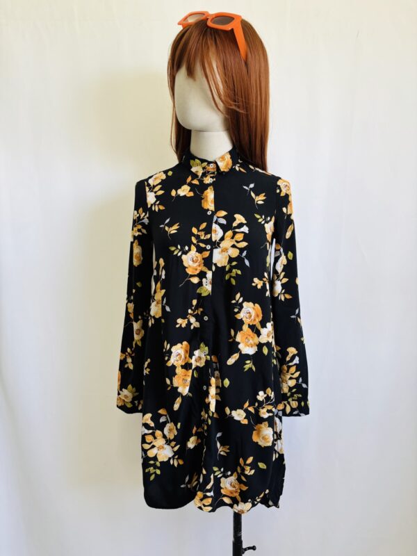 Camisa larga negra con flores, Talla S