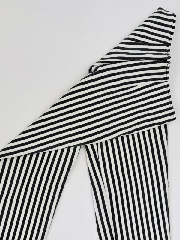 Pantalón blanco con rayas negras, Talla M - Image 3