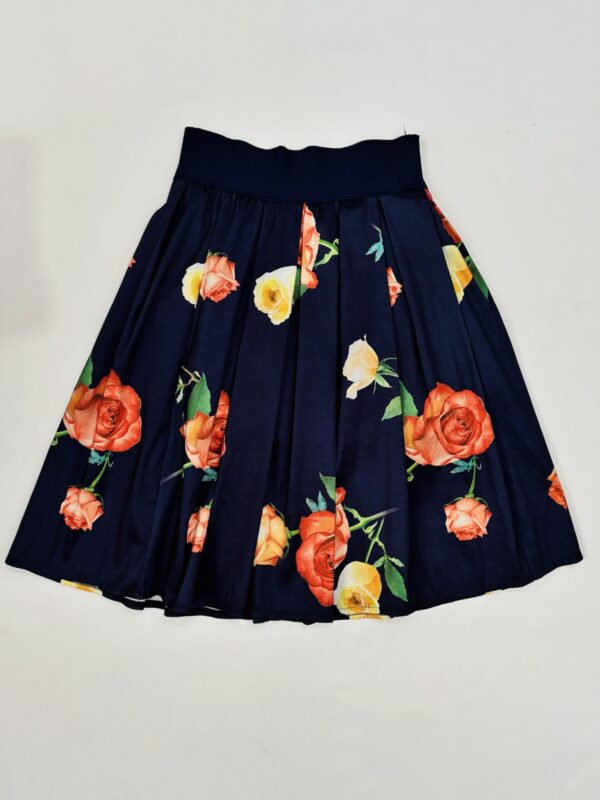 Falda midi azul marino con flores, Talla M