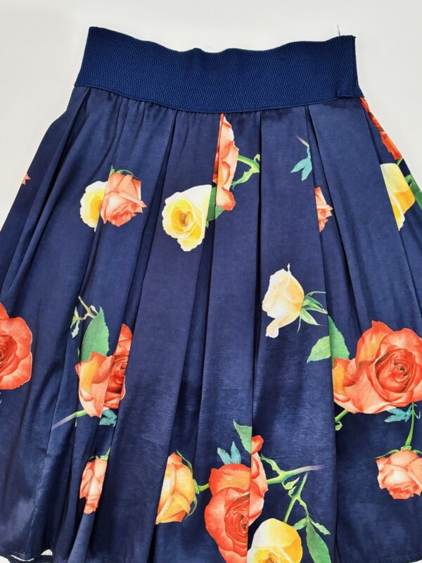 Falda midi azul marino con flores, Talla M - Image 2