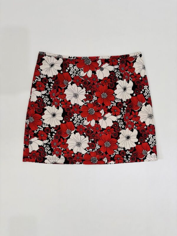 Falda negra de flores rojas, Talla M