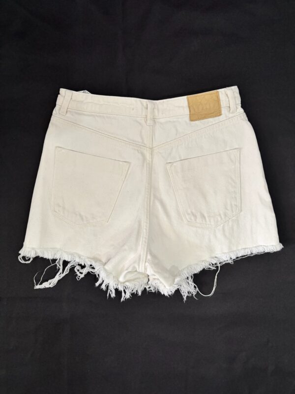 Short de mezclilla blanco tiro alto, Talla M - Image 3