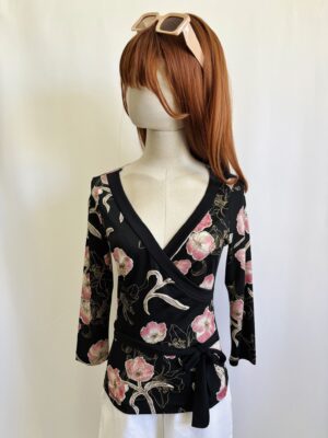 Blusa negra envolvente con flores, Talla M-L