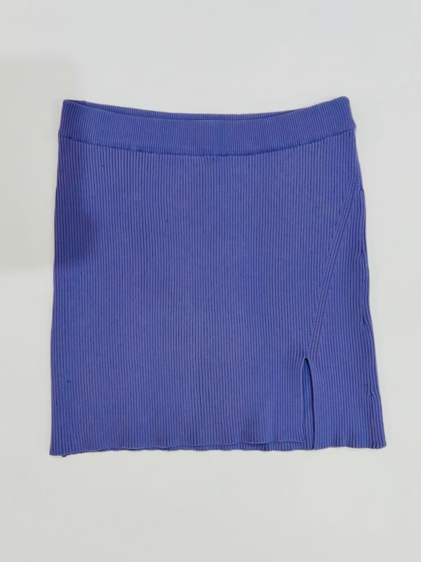 Falda corta morada, Talla M