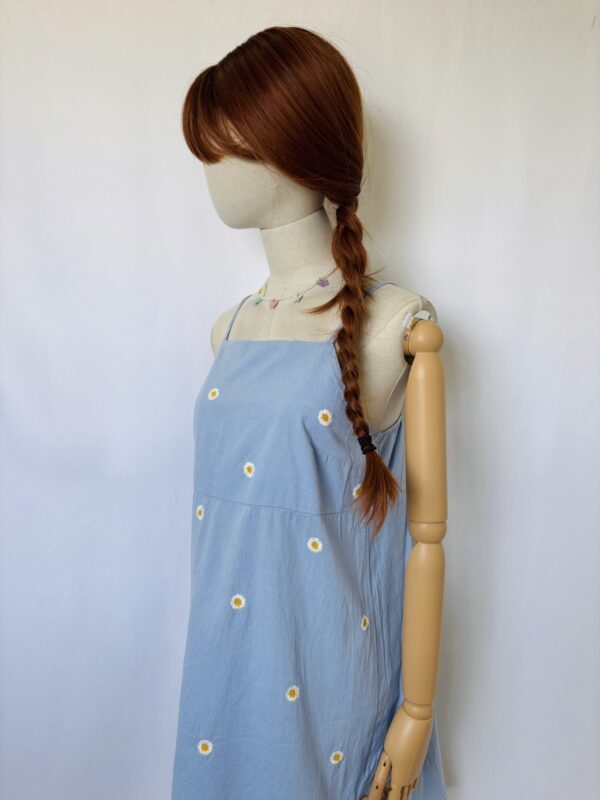Vestido corto azul con margaritas, Talla M - Image 2