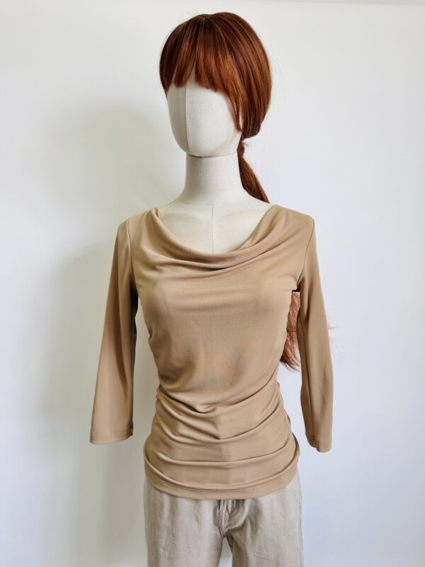 Blusa cuello caído Talla M