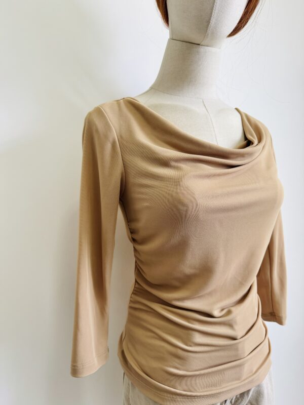 Blusa cuello caído Talla M - Image 2