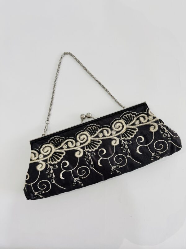 Bolso pequeño bordado
