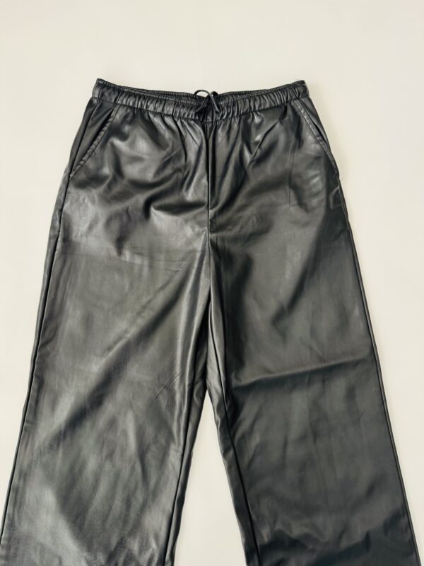Pantalón vinipiel Talla S-M - Image 2