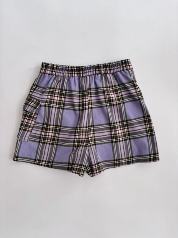 Faldashort morada a cuadros Bershka Talla XS - Image 2