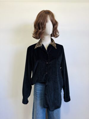 Camisa con cuello animal print Talla L
