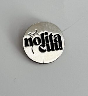 Pin Nolita metálico