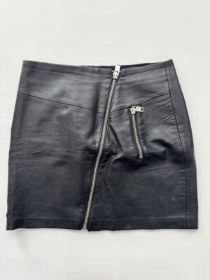 Falda vinipiel con cierre Stradivarius Talla 26