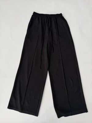 Pantalonera negra con textura Talla L