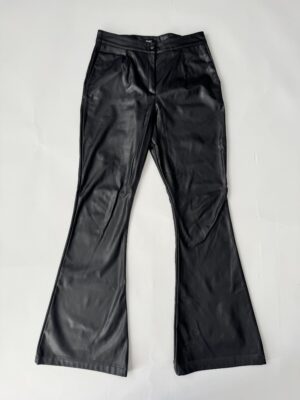 Pantalon vinipiel acampanado Talla G