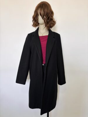 Levita negra Stradivarius Talla L