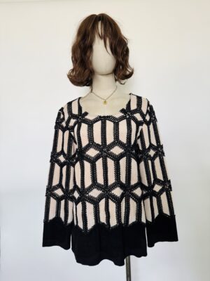 Blusa con bordado negro Talla M/L